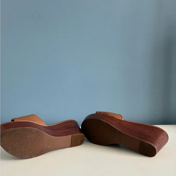 Tory Burch Tan Leather Sandals - Picture 5 of 5